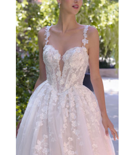 Vestido de encaje floral bordado y tul suave