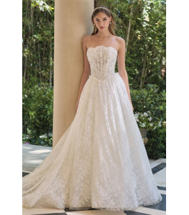 Vestido strapless de corte A con encaje bordado