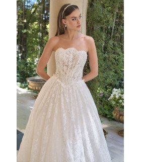 Strapless A-line dress with embroidered lace