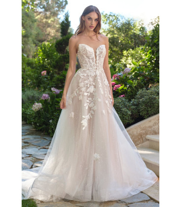 Vestido Línea Strapless con escote pronunciado