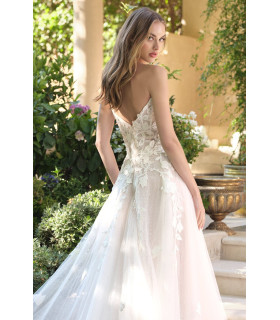 Vestido Línea Strapless con escote pronunciado