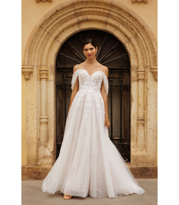 Vestido off shoulders con escote corazón