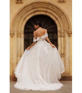 Vestido off shoulders con escote corazón