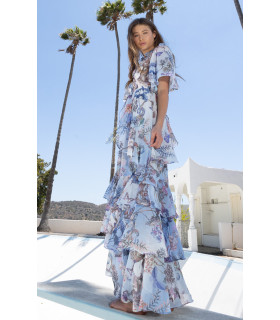 Vestido con volantes en todo el cuerpo y mangas acampanadas