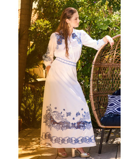 Conjunto de falda y blusa con bordado azul
