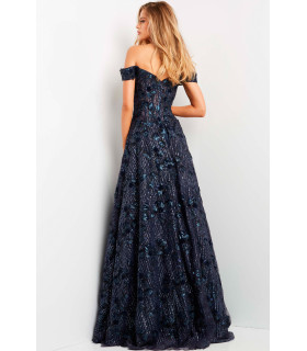 Vestido de corte A con lentejuelas y hombros descubiertos