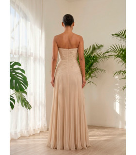 Vestido strapless con falda plisada