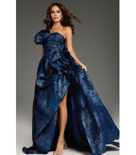 Vestido strapless de corte A con volantes