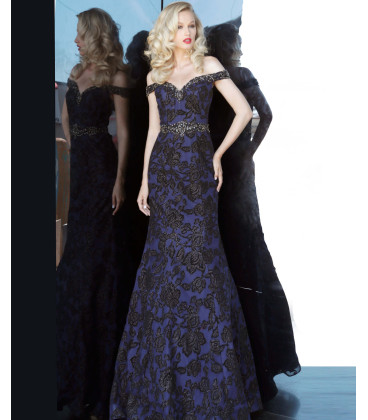 Mermaid dress with lace and sweetheart neckline