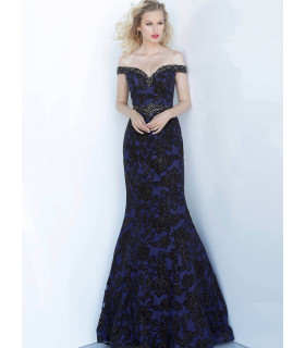 Mermaid dress with lace and sweetheart neckline
