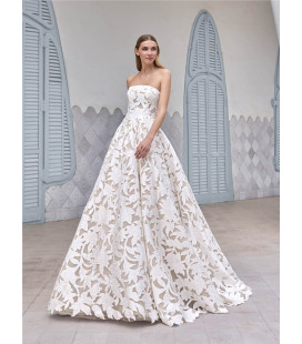 Strapless princess dress in floral lace