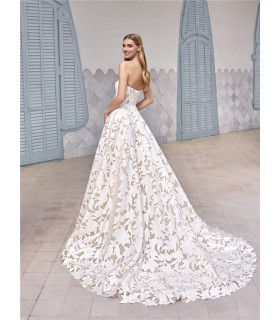 Strapless princess dress in floral lace
