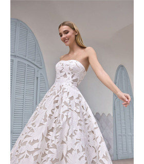 Strapless princess dress in floral lace