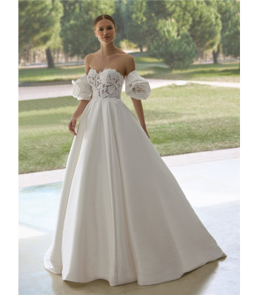 Princess dress with detachable sleeves