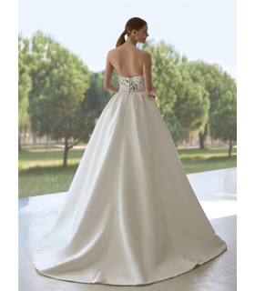 Princess dress with detachable sleeves