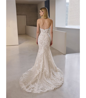 Vestido estilo sirena sin tirantes
