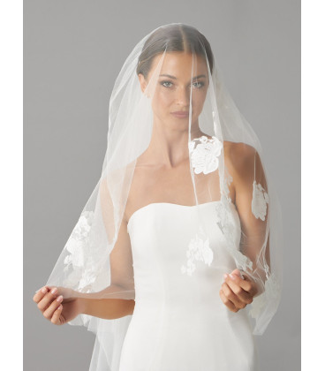 Tulle veil with embroidery and rhinestones