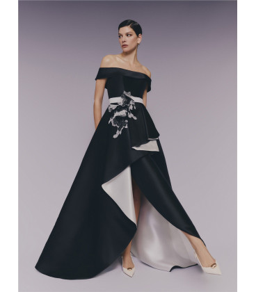 Strapless princess dress with floral appliqué at the waist