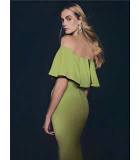 Vestido strapless con volantes
