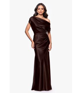 Vestido largo de satén con hombros caídos