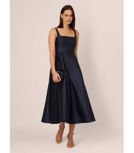 Vestido midi sin mangas con escote cuadrado en mikado