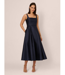 Vestido midi sin mangas con escote cuadrado en mikado