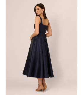 Vestido midi sin mangas con escote cuadrado en mikado