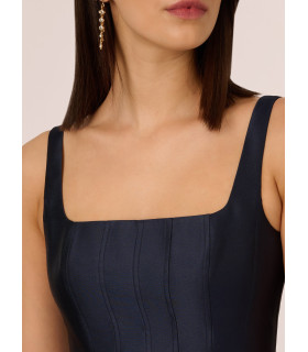 Vestido midi sin mangas con escote cuadrado en mikado