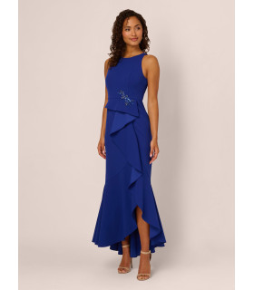 Vestido halter de crepé con volantes en la cintura