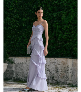 Vestido con blusa drapeada y falda con volantes