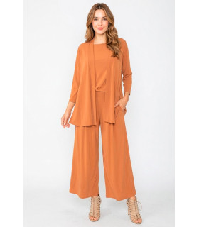Traje con pantalón, blusa y chaqueta