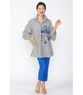 Blusa de rayas con mangas con volantes