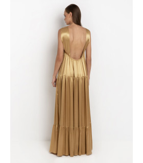 Vestido con escote halter y espalda descubierta