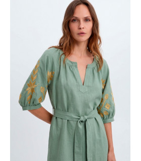 Vestido de manga 3/4 con bordado dorado y cinturón