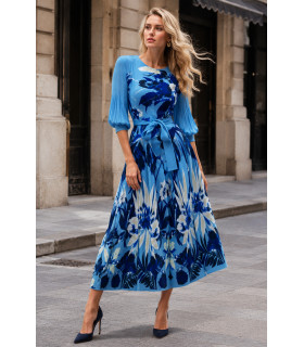Dress with round neckline and 3/4 sleeves