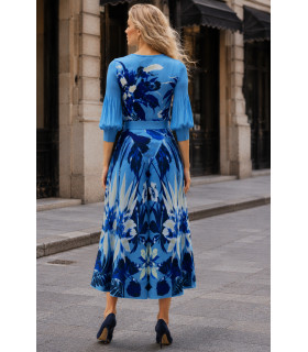 Dress with round neckline and 3/4 sleeves