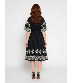 Dress with puffed sleeves and embroidery