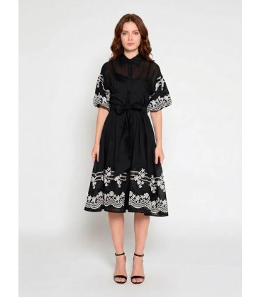 Vestido con mangas abullonadas y bordados