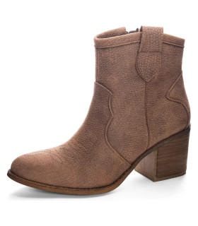 Ankle boots with a thick, square heel