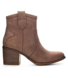 Ankle boots with a thick, square heel