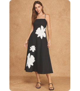 Vestido con apliques florales y espalda descubierta