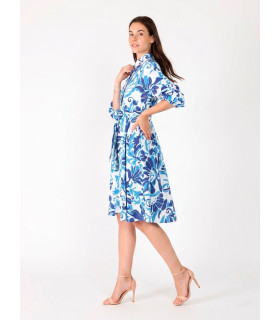 Vestido con cinturón y mangas tres cuartos abullonadas
