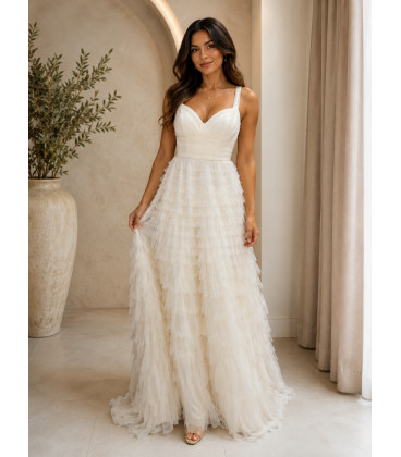 Vestido con escote corazón y falda con volantes