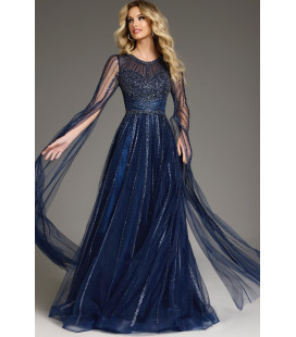 Vestido de corte A con mangas tipo capa transparentes bordadas con cuentas