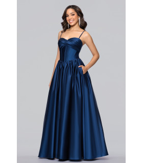 Dress with sweetheart neckline and thin straps