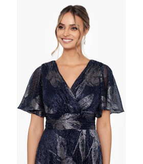 Vestido con escote en V, mangas cortas y volantes