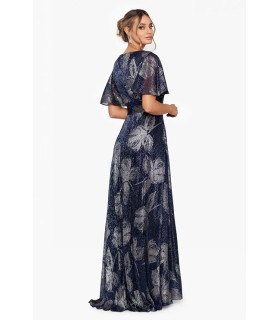 Vestido con escote en V, mangas cortas y volantes