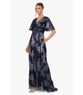 Vestido con escote en V, mangas cortas y volantes