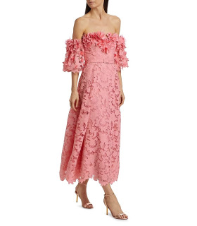 Vestido de encaje con los hombros descubiertos