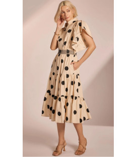 Vestido de lunares con mangas cortas estilo mariposa